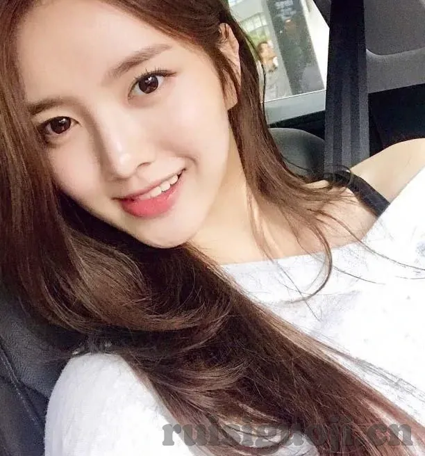 人妻av综合-探索人妻AV综合的多元视角，爱与界限的微妙平衡